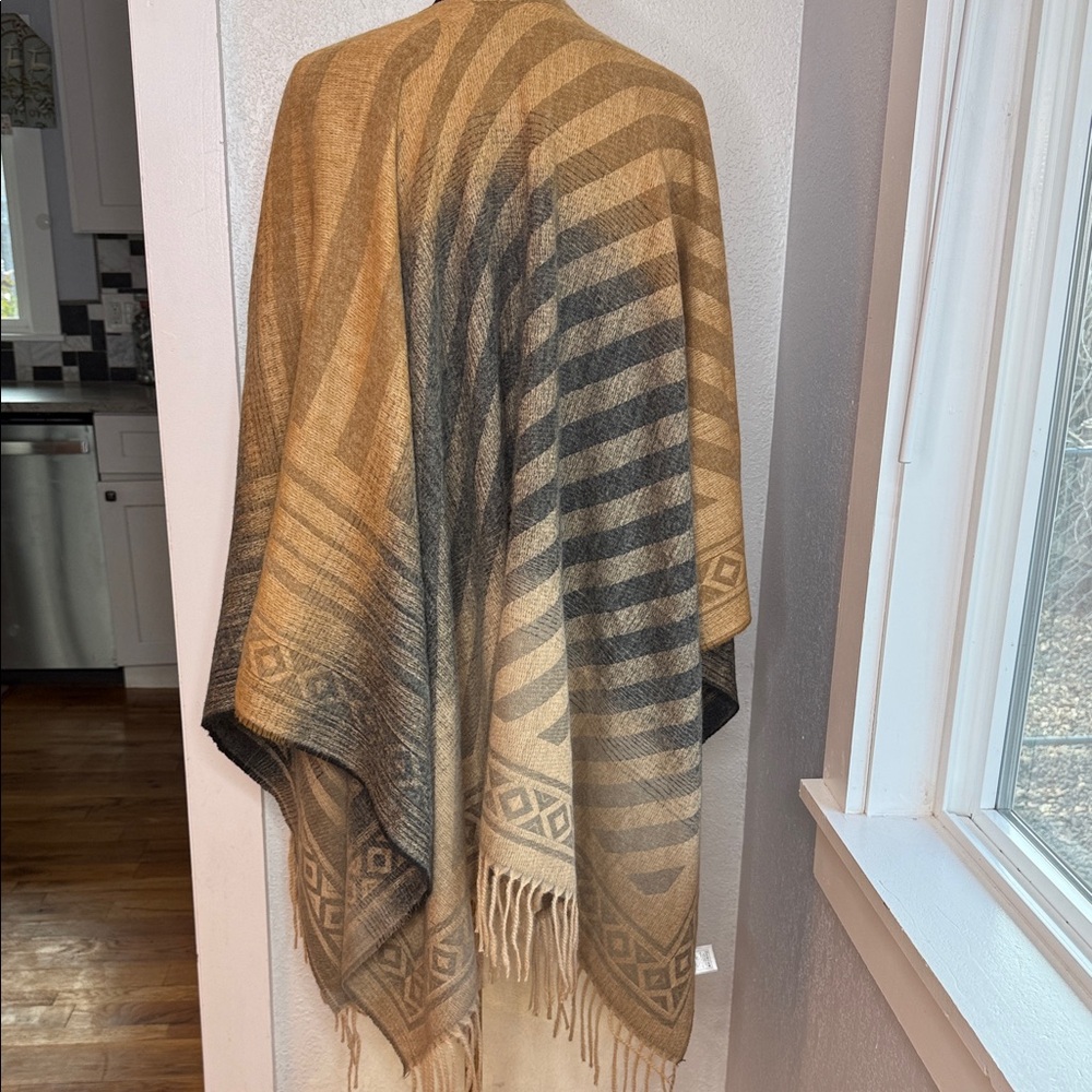 Southwestern Fringe Poncho Wrap Camel Taupe Boho Western Coastal Cowgirl Cozy - Picture 3 of 8